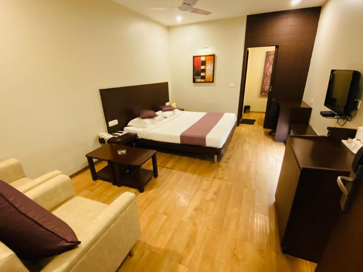 Hotel Saluja Residency Shiliguri Exterior foto